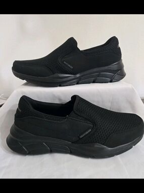 Skechers Men's Sz 9 NEW Equalizer 4.0 Persisting Slip On Shoes Black